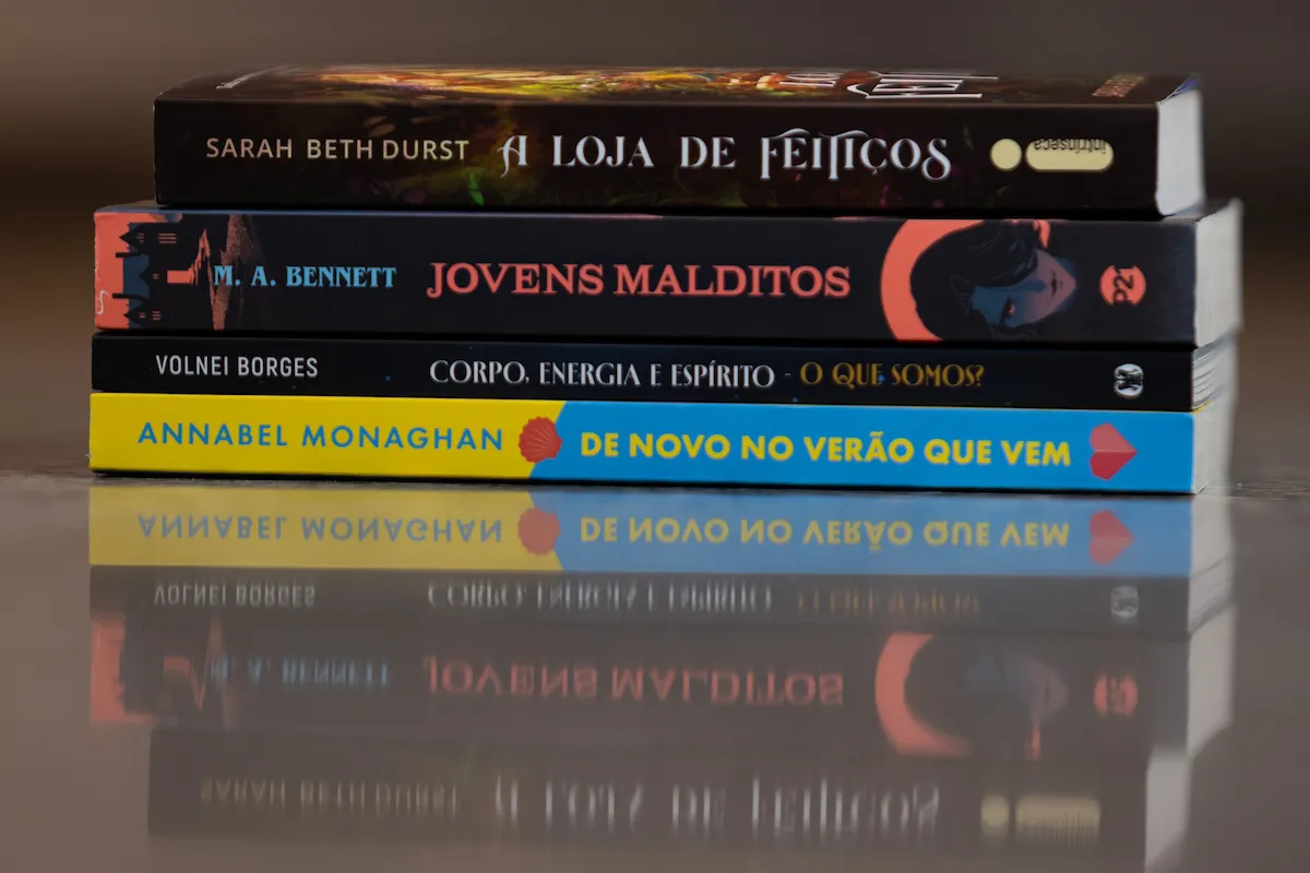 Descubra 10 Leituras Indispensáveis para Abril: Obras que Vão do Suspense ao Romance